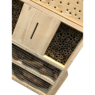 groot insectenhotel op palen